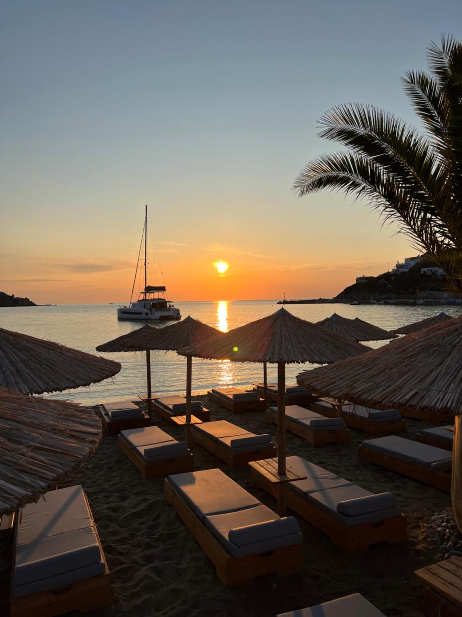 Blue Harmony Hotel Kini Ngoại thất bức ảnh