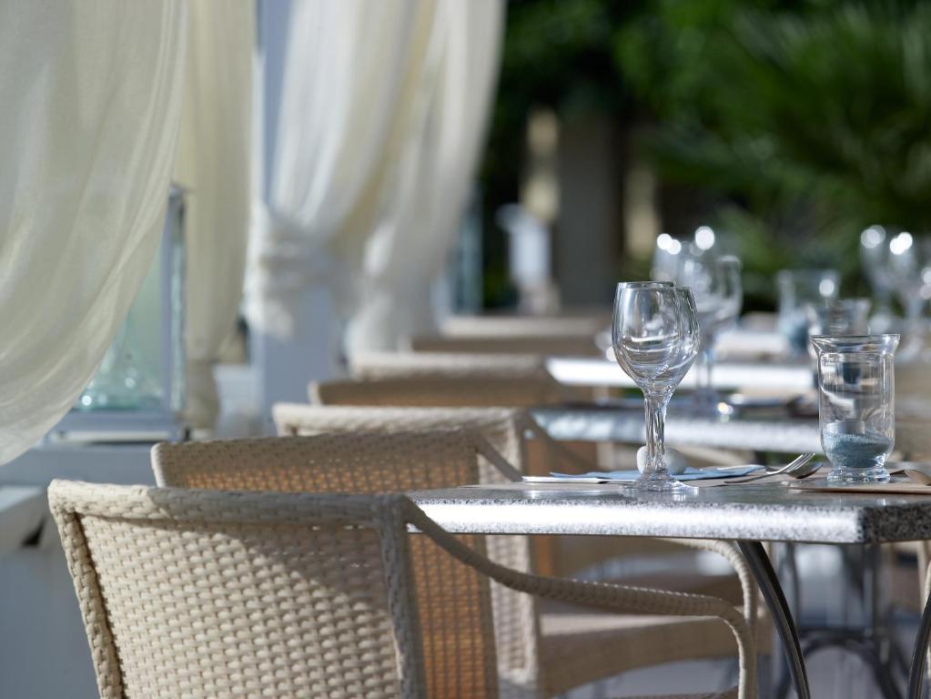 Blue Harmony Hotel Kini Ngoại thất bức ảnh