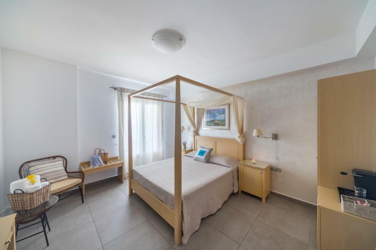 Blue Harmony Hotel Kini Ngoại thất bức ảnh